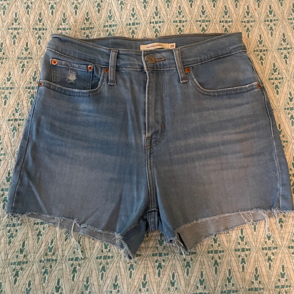 High Rise Levi’s Denim Shorts (stretchy)